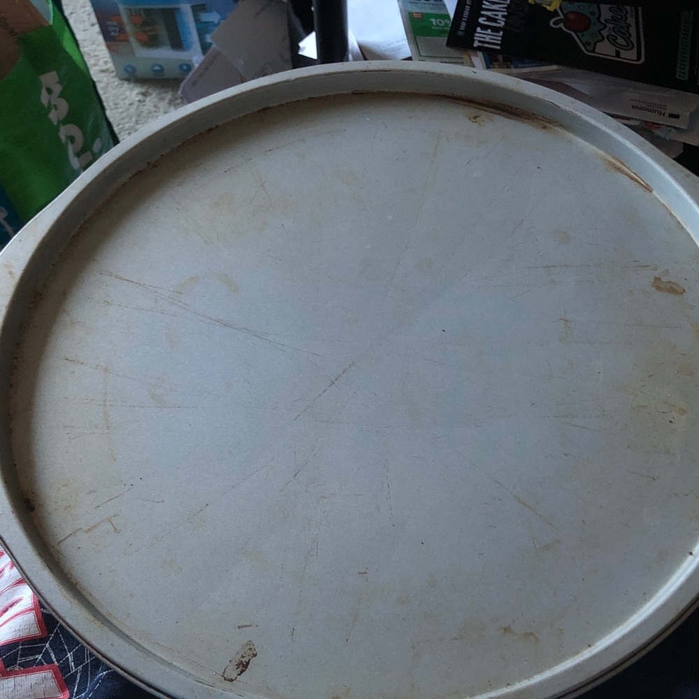 Non-Branded White Round pizza pan